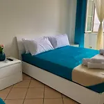 Nimphaea Blue - Elegant Flat, Walk To & Train Station نيتّونو