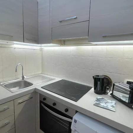 Apartment Nimphaea Blue - Elegant Flat, Walk To & Train Station Nettuno